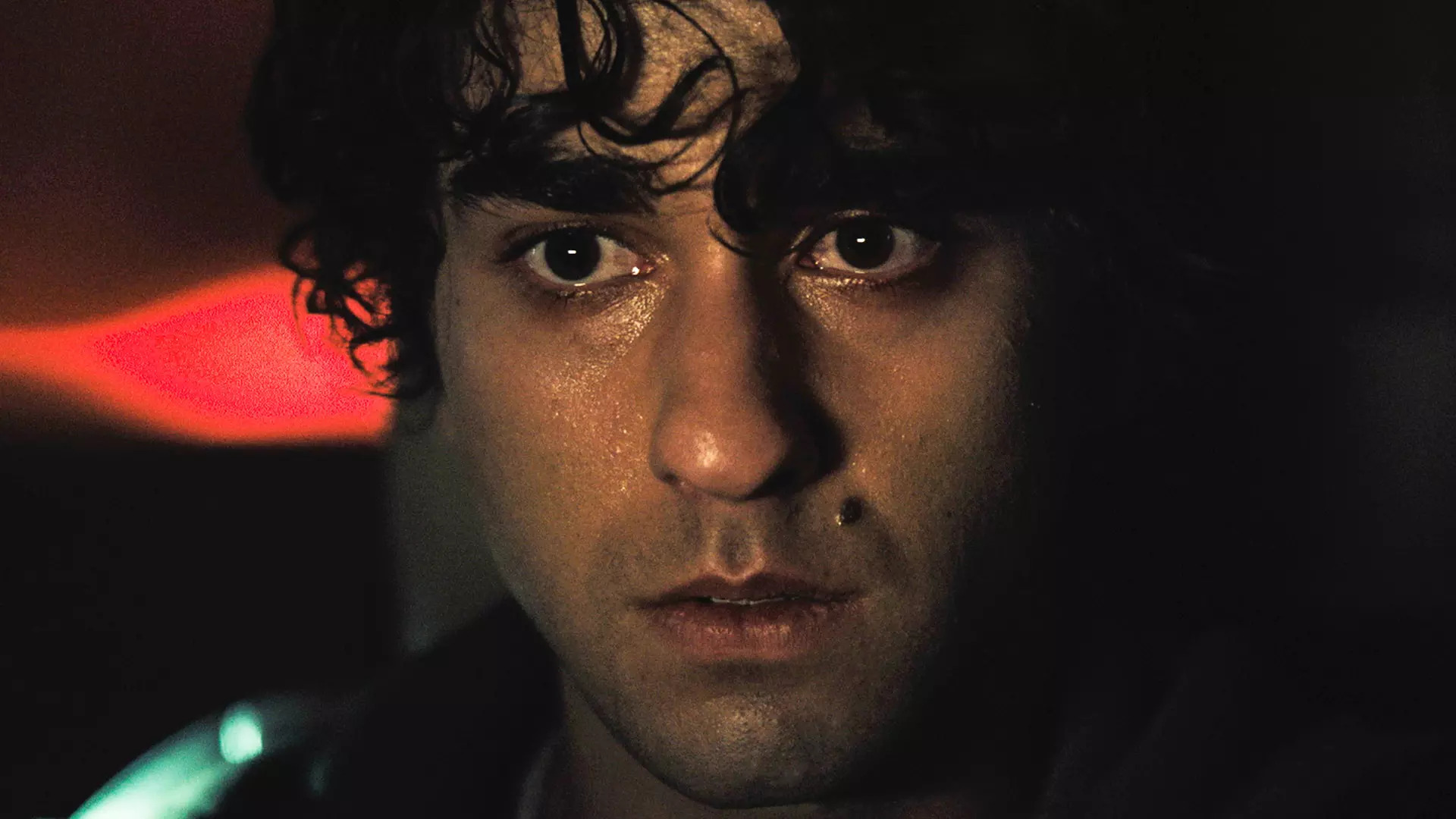 a-quiet-place-day-one-actor-alex-wolff_4_11zon