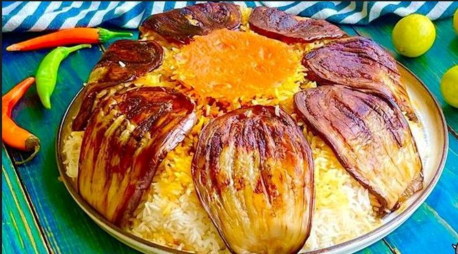 طرز تهیه بادمجان پلو قزوینی؛  پلو مخلوط اصیل و خوشمزه