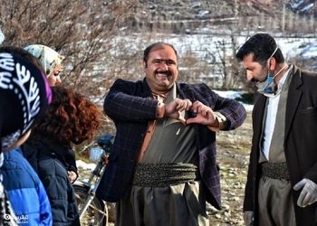 «سلمان، مهیار و فریبرز» در پشت صحنه سریال نون خ/ عکس