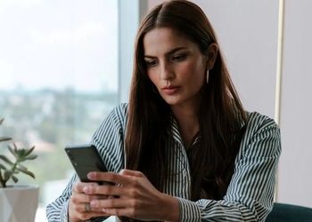 ۸ویژگی شخصیتی آدم‌هایی که «سریع» جواب پیام‌ها را می‌دهند