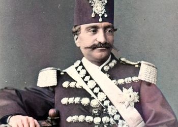 ناصرالدین شاه به چند زبان مسلط بود؟ 