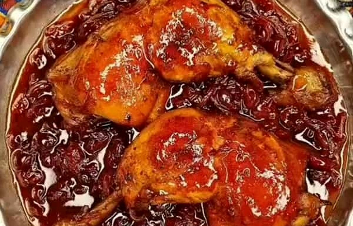 طرز تهیه مرغ آلبالویی؛ متفاوت‌ترین غذایی که خورده اید