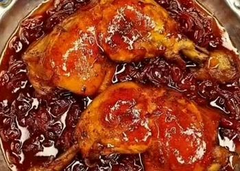 طرز تهیه مرغ آلبالویی؛ متفاوت‌ترین غذایی که خورده اید