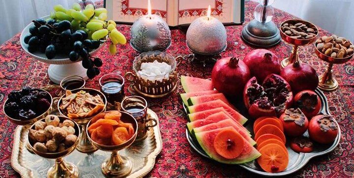 ۶ راهکار برای فرار از نفخ بعد از پرخوری در شب یلدا