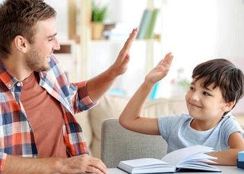 تقویت اعتماد به نفس در کودکان با ۸ روش ساده
