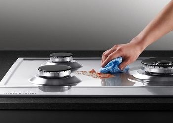 چگونه اجاق گاز شیشه‌ای را تمیز کنیم؟
