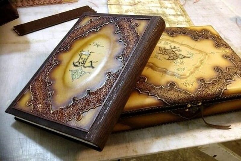 فال حافظ ۲۶ فروردین ماه ۱۴۰۴/ بیا بگو که ز عشقت چه طرف بربستم
