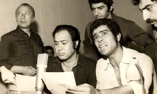 بهروز وثوقی و مسعود کیمیایی در پشت صحنه فیلم «گوزن‌ها»/ عکس