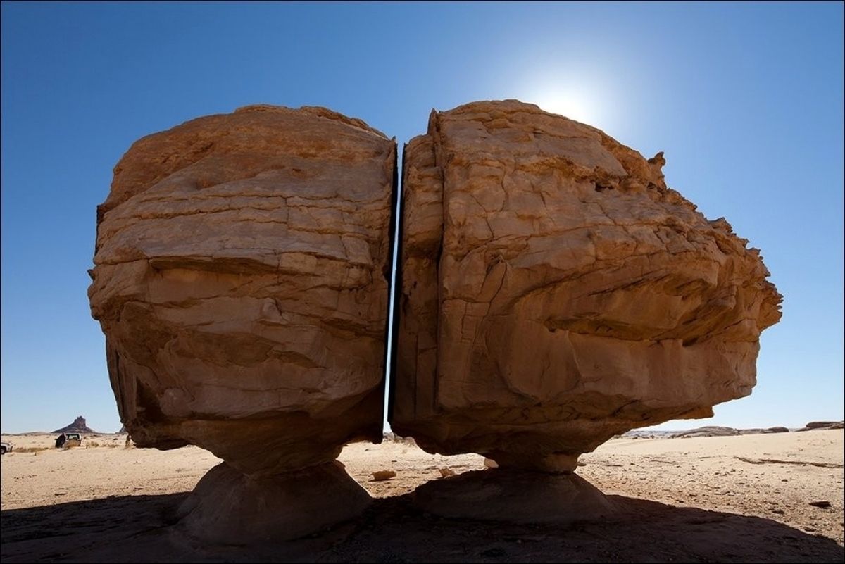 معمای یک تخته‌سنگ عجیب در صحرای عربستان